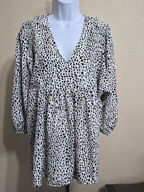 Umgee Cream & White Dalmatian Print V-Neck Tunic